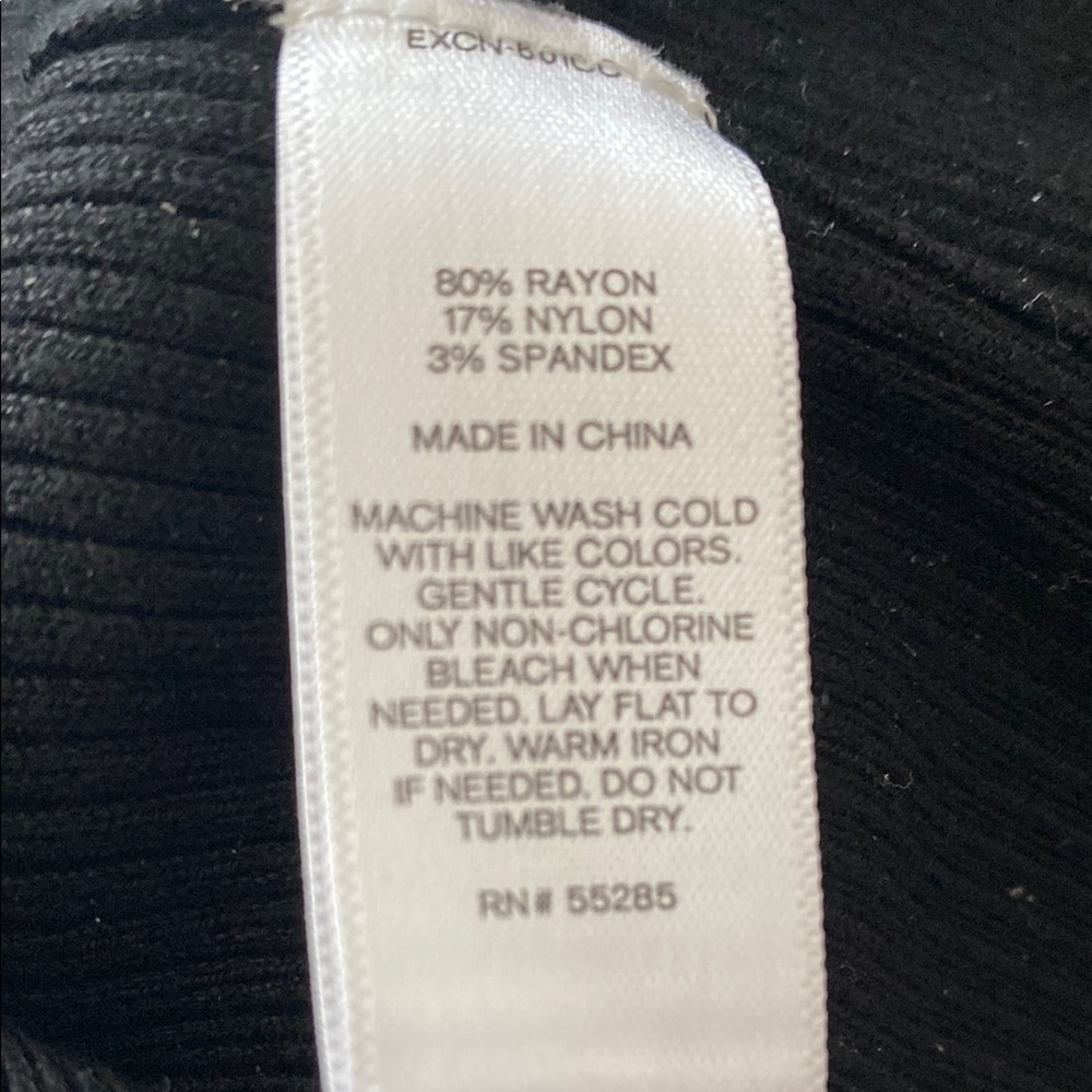 😍NWOT Express Black Mock Turtleneck V-Neck Ribbed Sweater Small - Picture 3 of 4